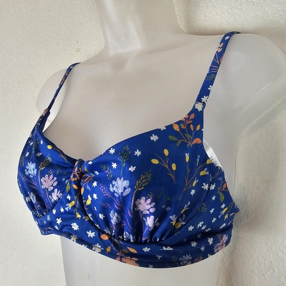 NWT Kitty & Vibe Blue Floral Underwire Bikini Top Size XS C Swimwear Surf Beachy - Picture 4 of 12